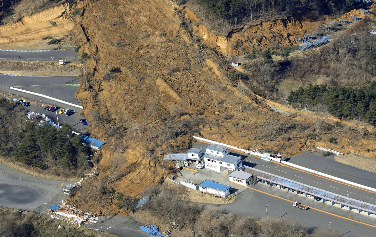 zemeljski plaz na Japonskem | Zemeljski plaz, ki ga je povzročil močan potres na Japonskem, 14. februarja 2021. | Foto Guliverimage