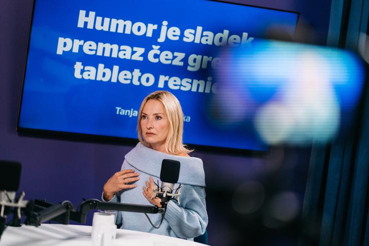 "Naša mami je iz nič znala ustvariti nekaj. To je zame izziv, da nekaj ustvarim, ne pa kopičim. Materialno me samo obremenjuje." | Foto: Jan Lukanović