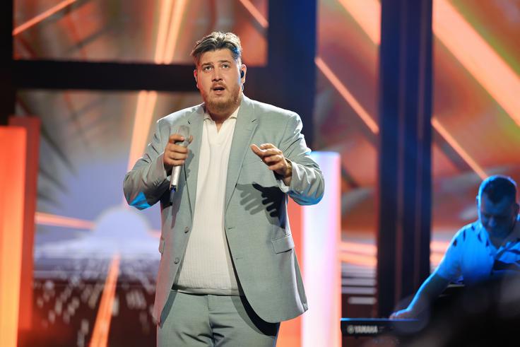Pred nastopi tekmovalcev je nastopil tudi lanskoletni zmagovalec 43. Melodij morja in sonca, Žan Videc. | Foto: Mediaspeed