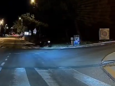 V le nekaj sekundah naredil štiri prometne prekrške #video