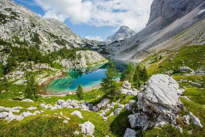 Med bolj atraktivna Triglavska jezera sodi jezero v Ledvicah ali kar 'ledvička'. | Foto: Aleš Zdešar (www.slovenia.info)