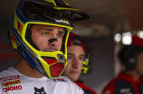 Tim Gajser dirko končal z grdim padcem