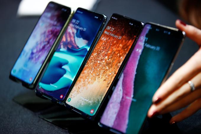 Samsung Galaxy S10e, S10, S10+ in različica Samsung Galaxy S10 5G. | Foto: Reuters