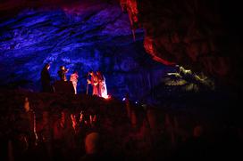 Žive jaslice v Postojnski jami