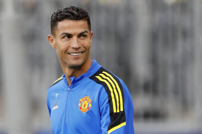 Cristiano Ronaldo | Cristiano Ronaldo je zasedel prvo mesto na lestvici najbolje plačanih nogometašev na svetu. | Foto Reuters
