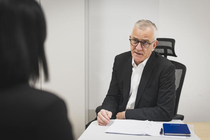 V pogovoru poudarjajo, da znanost in inovacije postajata osrednja stebra sodobne varnostne politike, saj hitrejši razvoj novih tehnologij – od umetne inteligence do protidronksih sistemov – določa tempo obrambnih zmogljivosti. | Foto: Bojan Puhek