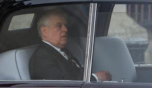 Princ Andrew: Odpovedujem se vsem nazivom