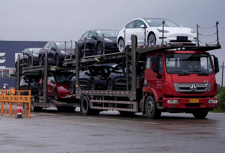 Tesla se mora krčevito boriti za svoj tržni delež na Kitajskem. | Foto: Reuters