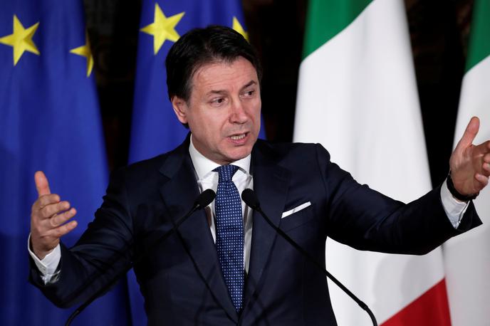 Giuseppe Conte | "Pripravljeni smo še naprej deliti odgovornost vlade, kot smo to počeli do zdaj, vendar na pošten in konstruktiven način," je po srečanju s premierjem Mariem Draghijem dejal voditelj Gibanja petih zvezd Giuseppe Conte. | Foto Reuters