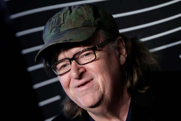 Michael Moore se v svojem filmu ne ukvarja s "sesuvanjem" Trumpa, temveč se je raje posvetil povzdigovanju Clintonove. | Foto: Reuters