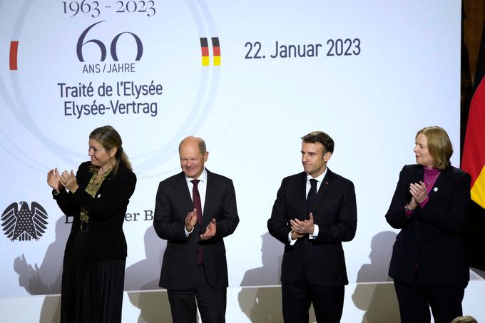 Macron in Scholz sta obljubila, da bosta Pariz in Berlin podpirala Ukrajino za obrambo evropskega miru, "dokler bo to potrebno". | Foto: Reuters