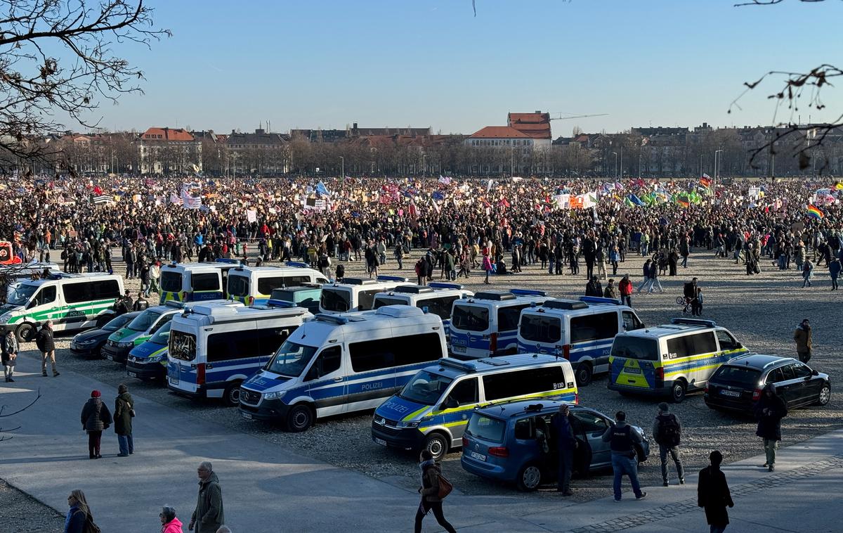 München, protesti, proti skrajni desnici | Podobni protesti so potekali že v preteklih tednih. Prejšnji konec tedna se je v Berlinu zbralo 160.000 ljudi. | Foto Reuters