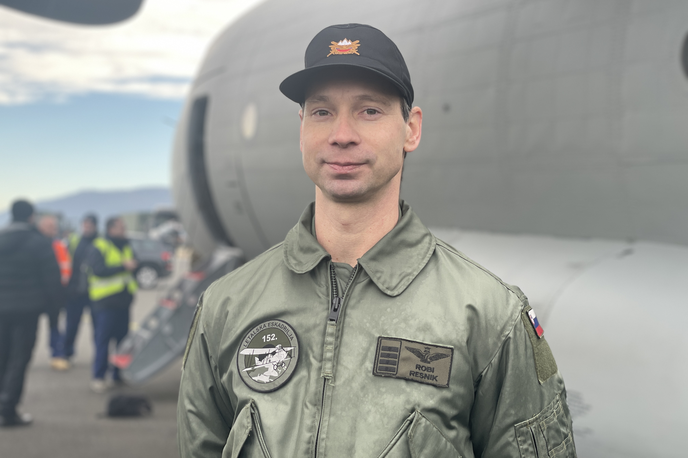 Robi Resnik pilot Spartan | Robert Resnik bo postal kapitan prvega prejeta vojaškega taktično-transportnega letala C-27J spartan. | Foto Gregor Pavšič