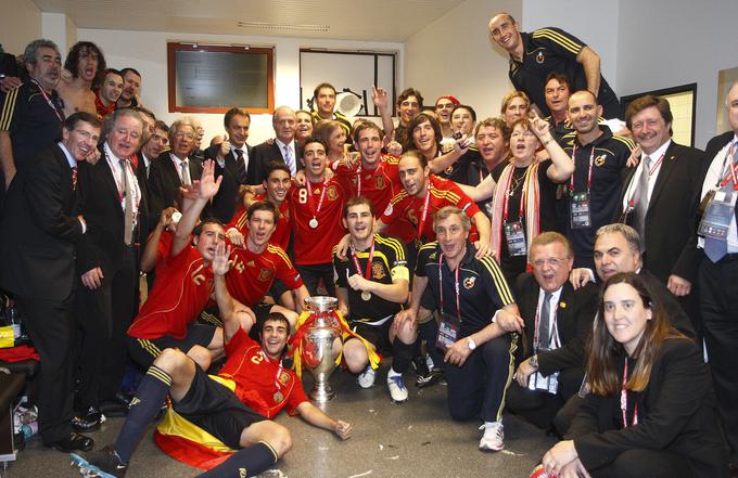 Španski nogometaši so po EP 2008 osvojil še SP 2010 in EP 2012. Letos bodo v Franciji branili evropski naslov. | Foto: 