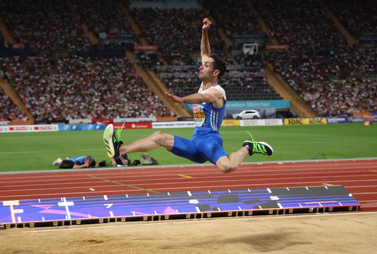 Miltiadis Tentoglou je v skoku v daljino ubranil naslov s kar 8,52 m.  | Foto: Reuters