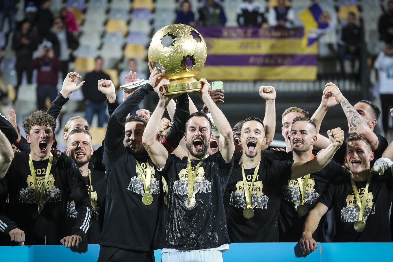 Kapetan Žiga Kous zelenico zamenjal za Murino pisarno Sem še zelen 