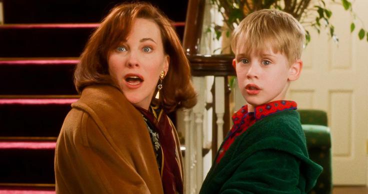 Macaulay Culkin in Catherine O'Hara, ki sta v filmu Sam doma (Home Alone) upodobila Kevina in njegovo mamo Kate McCallister. | Foto: Profimedia