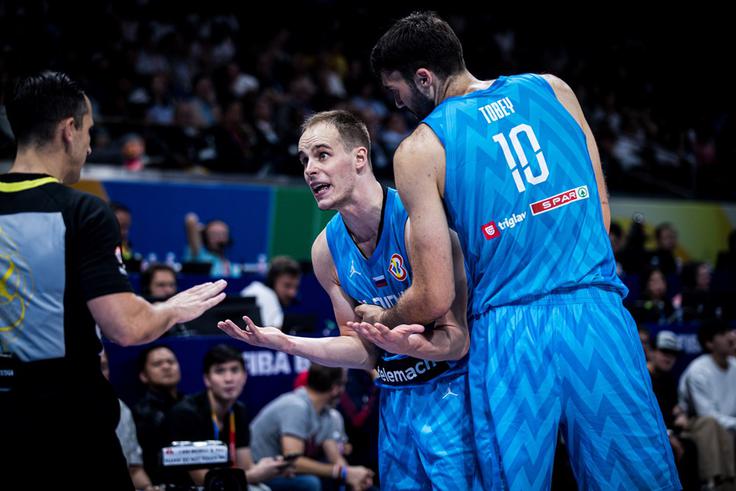 "Na tekmi z Nemčijo smo se več ukvarjali s sojenjem kot košarko in, kot kaže, ob tem ni bilo človeka, ki bi takrat umiril situacijo." | Foto: FIBA