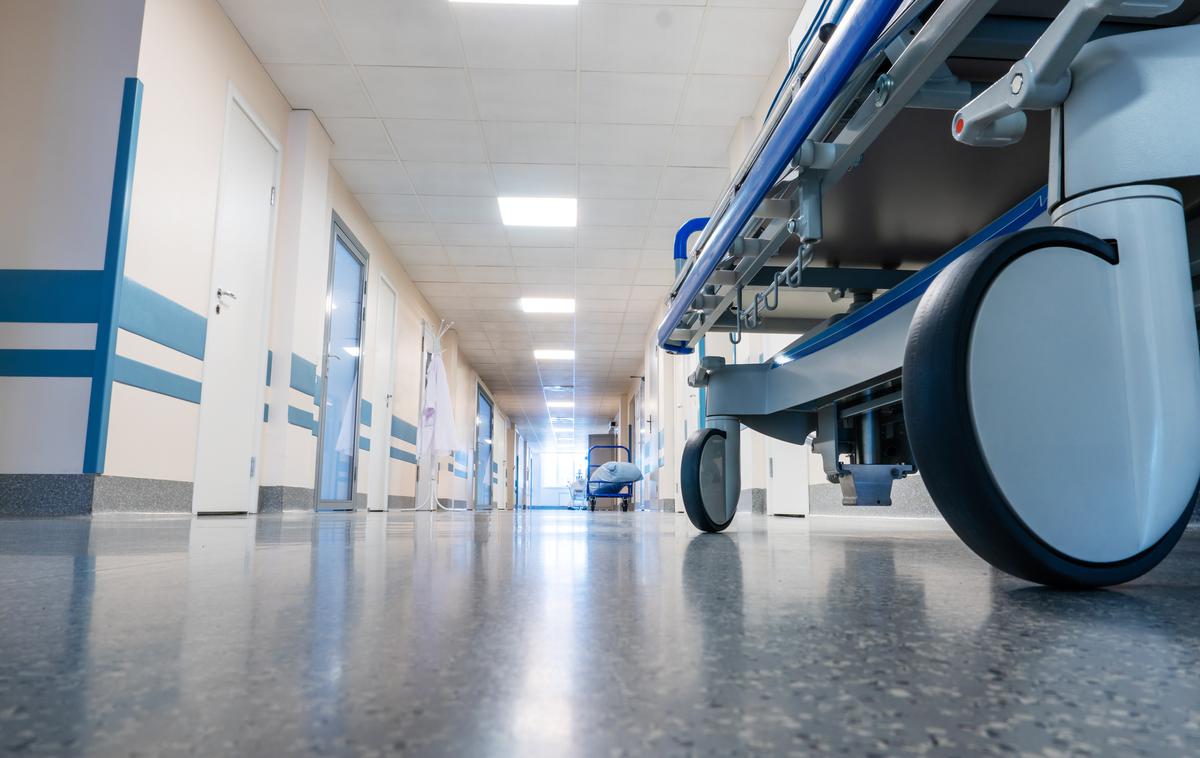 bolnišnica |  V zadnjih sedmih dneh so v bolnišnice v Veliki Britaniji sprejeli 6.294 covidnih bolnikov. | Foto Getty Images