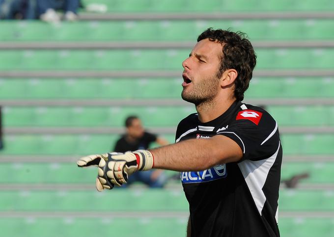 V prvi italijanski ligi je v majici Udineseja debitiral 15. maja 2005 na tekmi proti Sampdorii. | Foto: Getty Images