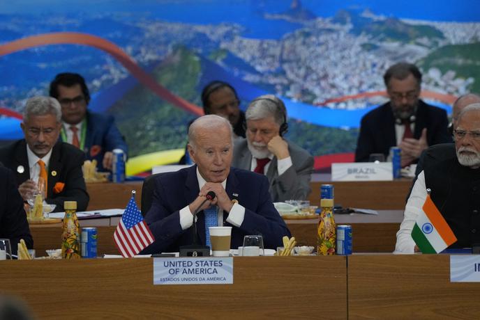 Biden podpira Ukrajino in pritiska na Hamas