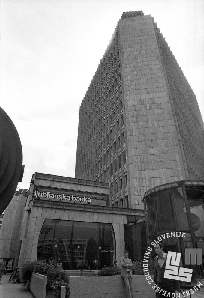 V nebotičnik na ljubljanskem Trgu republike 2 je Boris Zakrajšek prišel v obdobju prve sanacije bank. V upravi Ljubljanske banke je že sedel, ko se je država poleti 1994 odločila ustanoviti Novo Ljubljansko banko. | Foto: Muzej novejše zgodovine Slovenije