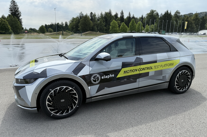 Elaphe | Elaphejev razvojni avtomobil na osnovi hyundaia ioniqa 5 v praksi najbolje pokaže prednostik in za zdaj izkoriščen potencial kolesnih motorjev. | Foto Gregor Pavšič