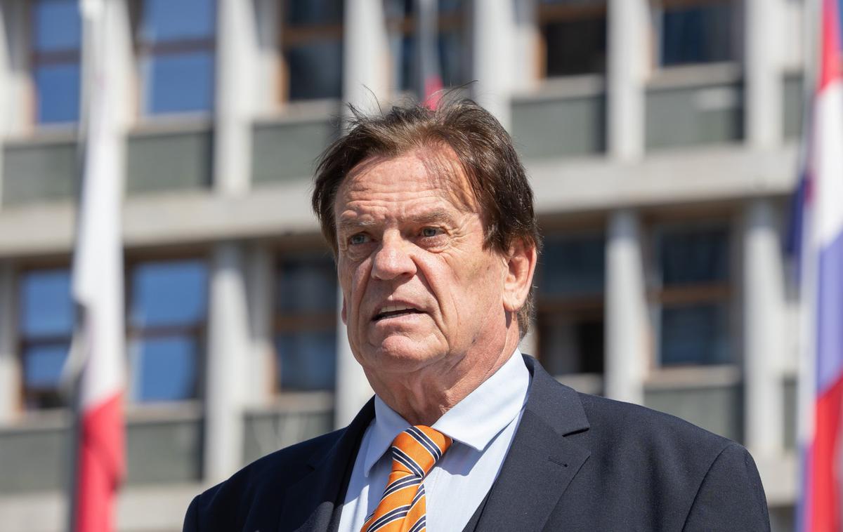 Dominik Rupar Na shodu Glasu upokojencev pozivi k minimalni pokojnini v višini ...