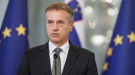 Na vladi danes prva obravnava predloga zakona za božičnico in zimski dodatek