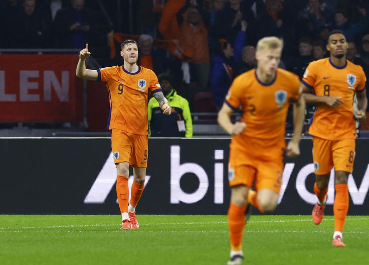 Wout Weghorst je z bele točke zabil za vodstvo Nizozemske z 1:0. | Foto: Reuters