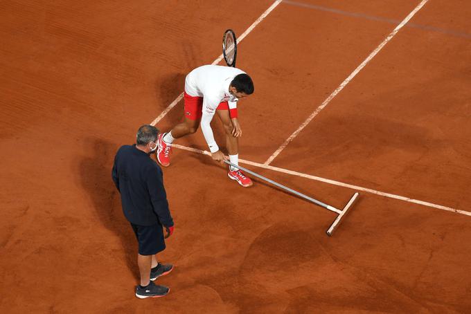 Novak Đoković se je kar sam lotil igrišča. | Foto: Guliverimage/Getty Images