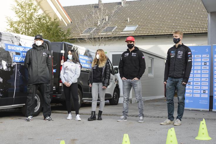 Slovenska deskarska vrsta na medijski predstavitvi | Foto: SZS