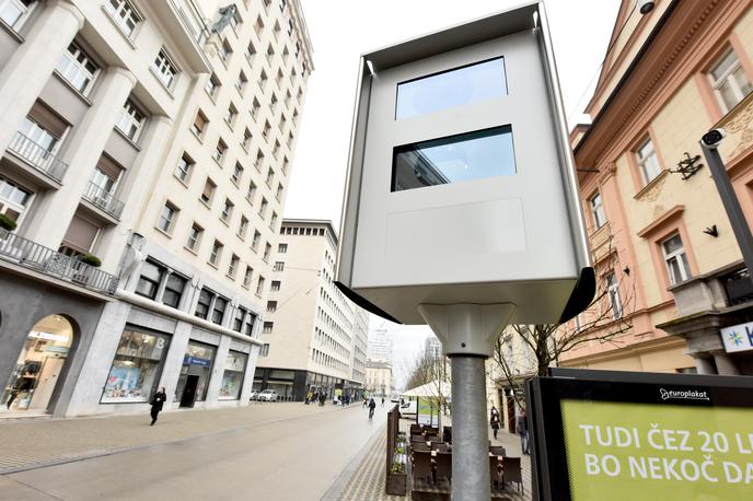 radar | Tudi letos bodo stacionarni radarji postavljeni na Aljaževi, Roški, Tržaški, Cesti v Mestni log in Zadobrovški. V fazi nakupa pa je še en samostojni radarski sistem in tri ohišja, ki bodo postavljeni na Zaloški, Šmartinski in Dunajski cesti pri OŠ Maksa Pečarja. | Foto STA