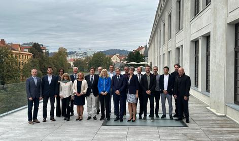 Znani so prejemniki Zoisove in Puhove nagrade za življenjsko delo