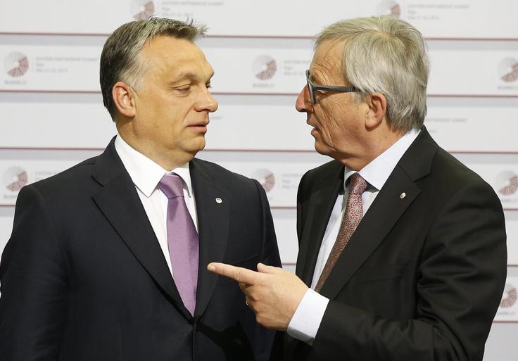 Evropska komisija pod vodstvom Jeana-Clauda Junckerja je maja 2015 na pritisk Italije in Grčije predlagala prerazdelitev migrantov oziroma prosilcev za azil po vseh članicah EU. Temu se je takoj ostro uprl Viktor Orban. | Foto: Guliverimage