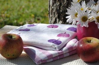 Polepšajmo staro kuhinjsko krpo s štampiljkami iz jabolk