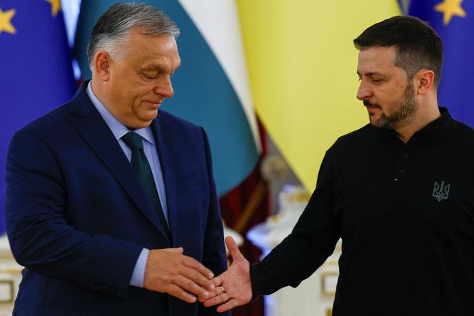 Viktor Orban in Volodimir Zelenski | Zadržanost Budimpešte do podpore Kijevu naj bi izvirala tudi iz njihovih skrbi glede položaja številčne madžarske manjšine v Ukrajini. | Foto Reuters