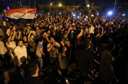 V spopadih med protestniki in policijo v Iraku več žrtev