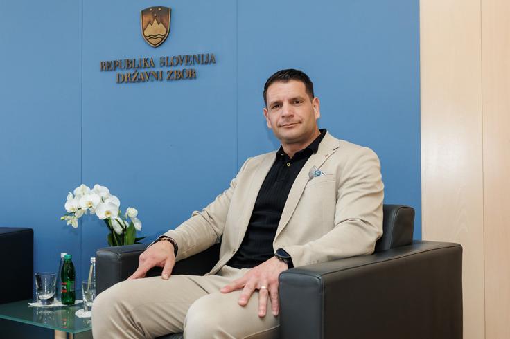 V pojasnilu za intenziven razpored sej pa se je predsednik DZ "opravičil za svojo naivnost". Kot je dejal, je bil prepričan, da bi lahko z odstranitvijo vsega balasta in ideoloških razprtij, "ministra našli v petih minutah". | Foto: STA