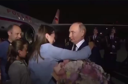 V Sloveniji ujeta ruska vohunka ob prihodu domov padla Putinu v objem #foto #video