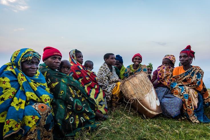 Pri partnerjih in prijateljih iz pigmejskega ljudstva Batwa, gozd Echuya, Uganda | Foto: Marcus Westberg
