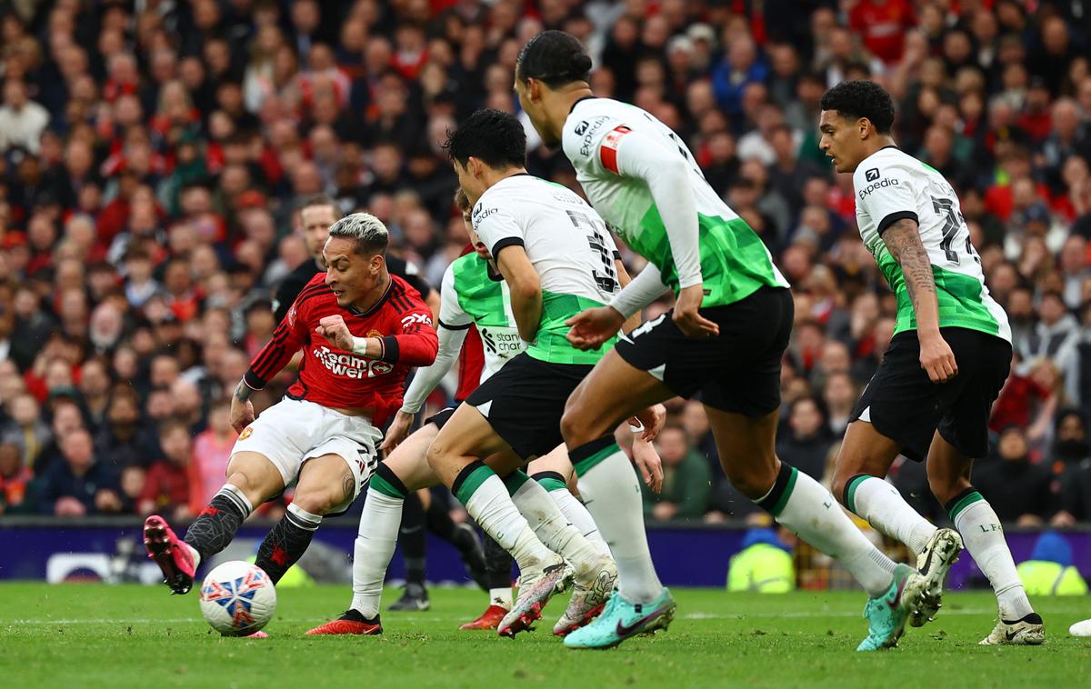 Manchester United - Liverpool | V četrtfinalni poslastici sta se na Old Traffordu pomerila Manchester United in Liverpool. | Foto Reuters