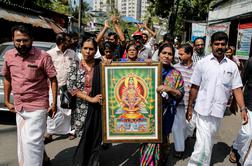 V Indiji nasilni protesti po vstopu dveh žensk v hindujski tempelj
