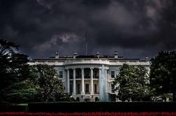 Temni oblaki nad Belo hišo: bo imel Donald Trump pokvarjen rojstni dan?