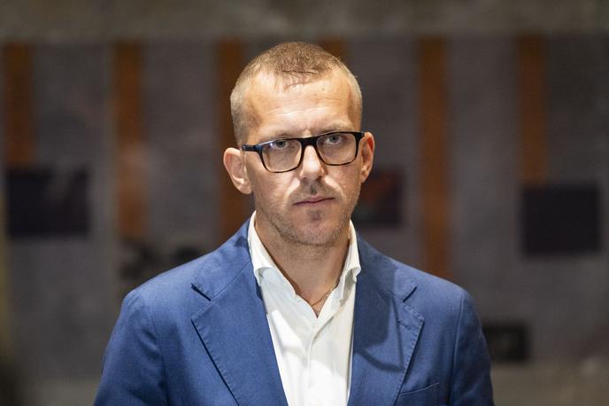 Boris Mijič, stranka Resnica. | Lastniki dolenjske gostilne denarja od Borisa Mijiča do danes še niso prejeli. | Foto Bojan Puhek