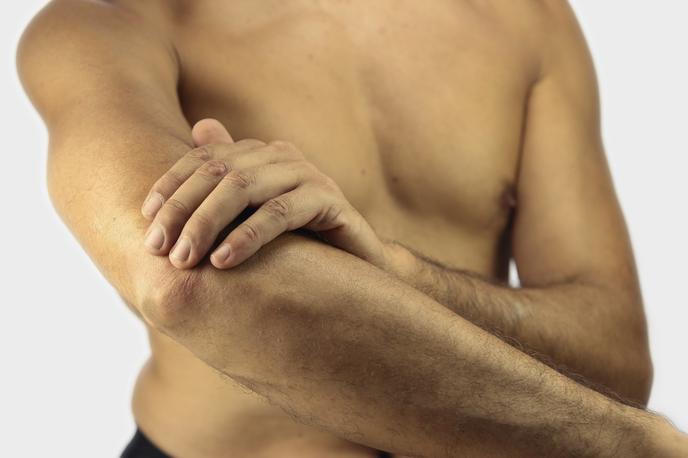 moški komolec pregled bolečina | Foto Thinkstock