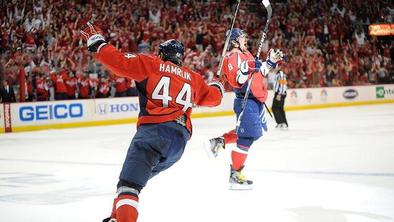 Capitals z igralcem več do zmage in izenačenja serije