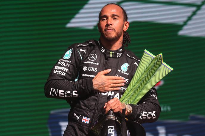 Lewis Hamilton | Lewis Hamilton se je z zmago na dirki v Braziliji približal Maxu Verstappnu. | Foto Reuters