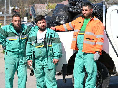 Dobili so priložnost: zaposleni Romi urejajo Novo mesto #foto