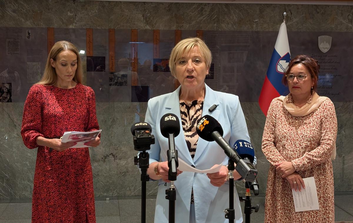 Poslanke Svobode | "Zakon predstavlja pomemben korak za sistemsko ureditev položaja oseb z gluhoslepoto," meni poslanka Andreja Živic. | Foto STA